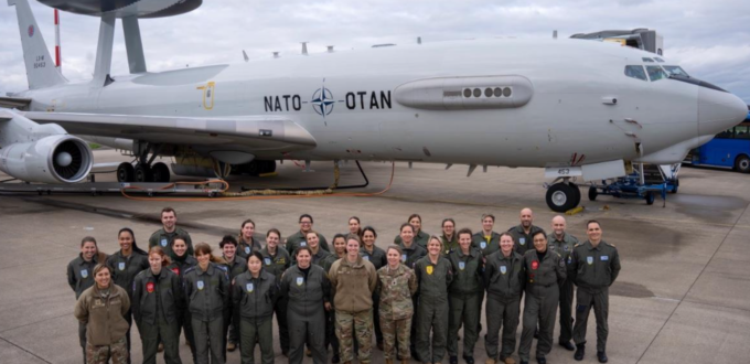 женский экипаж AWACS
